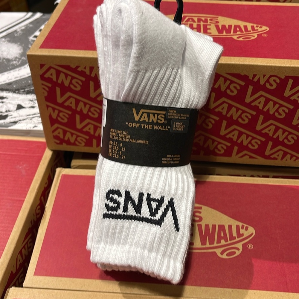 Vans Socks 3 pairs set CREW VANS.
"OFF THE WALL" White/White
NWT